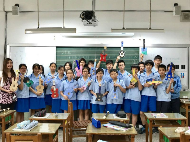 五常國中803班首次用自製木琴彈奏五月天”擁抱”副歌 中央社 1
