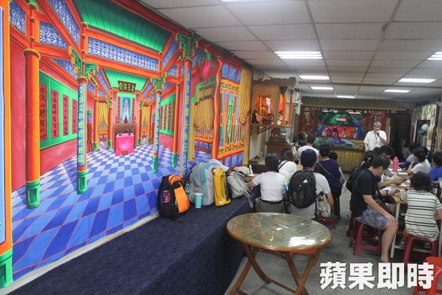 黃世志介紹布袋戲表演藝術之美。林靜盛攝