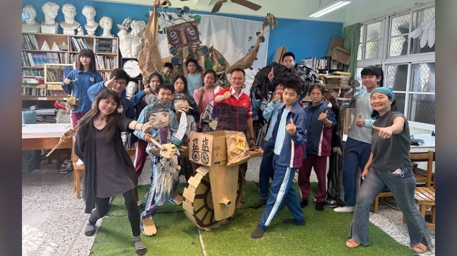 Yanpu Junior High School in Pingtung County used puppetry to perform "The Legend of Fushu Gong", the story of building a village in Yanpu Township, to create a fixed-length drama that will represent Pingtung County in the National Creative Drama Competition. Reporter Liu Xingjun/Photography
