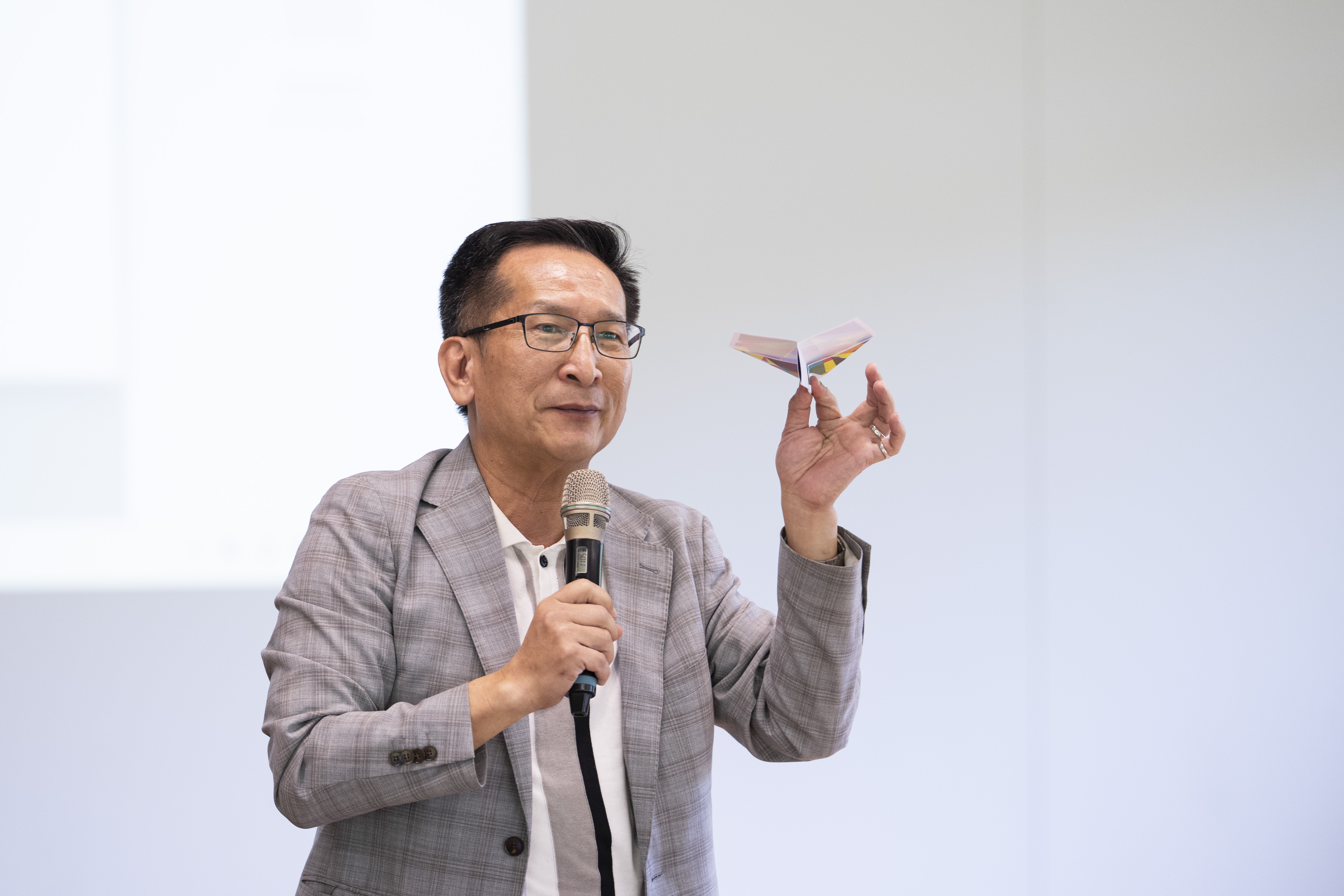 06 師培委員張玉山教授分享「當科技遇到美感：奇妙紙飛機」課程 3
